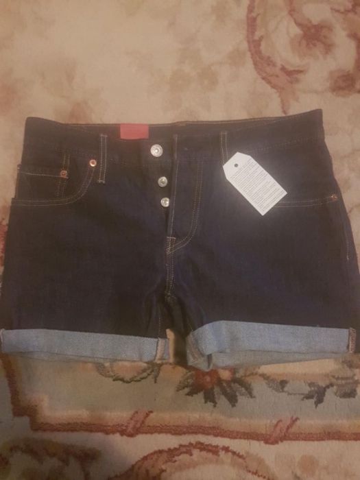 Blugi Levis de dama w28 scurti
