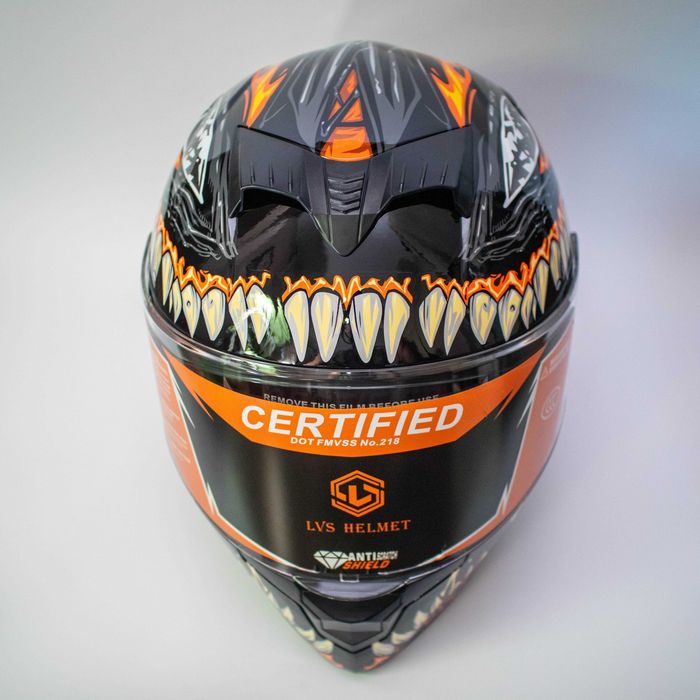 Каска за мотор пистов , скутер , ел. тротинетка др.  Размер M 56-57см