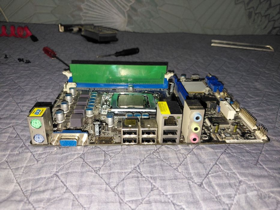 Asus h61VS R2 platasi sotiladi