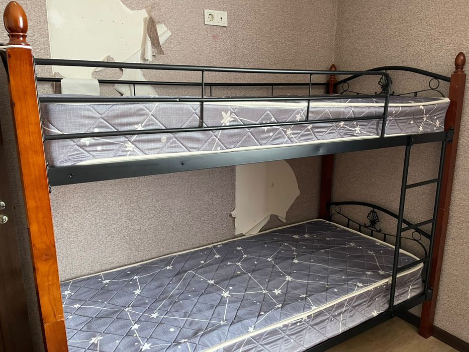 Продам двухъярусную кровать (трансформер) б/у
