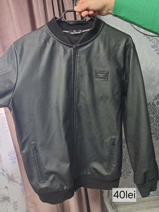 Vînd haine în stare bună