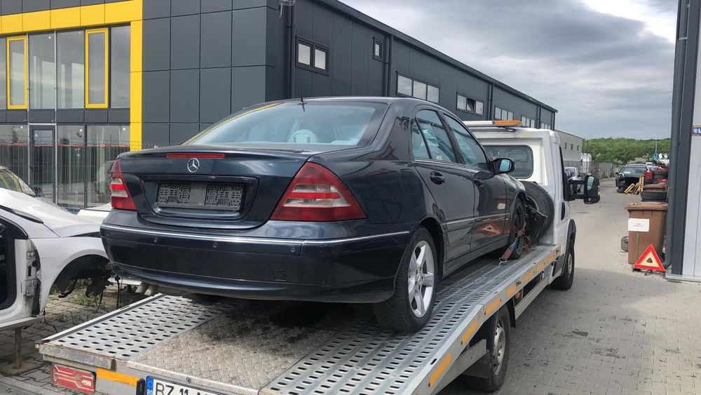 Dezmembram Mercedes Benz C 200 2.2 CDI an fabr 2005