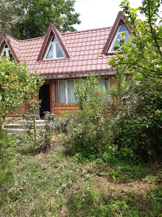 Casa cu teren 1200 mp si deschidere la lac