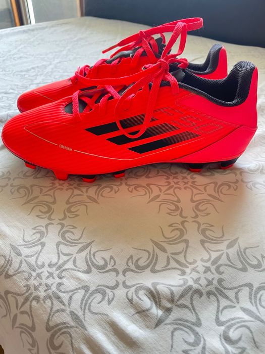 Продавам Бутонки Адидас