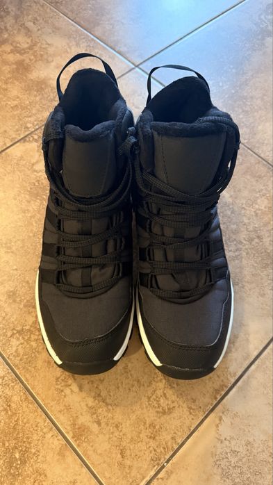 Ghete impermeabile de zapada