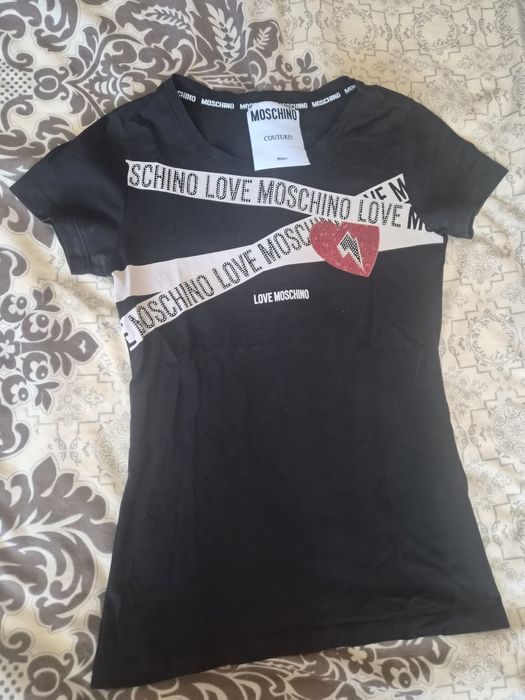 Сет Москино- тениска и къси панталонки