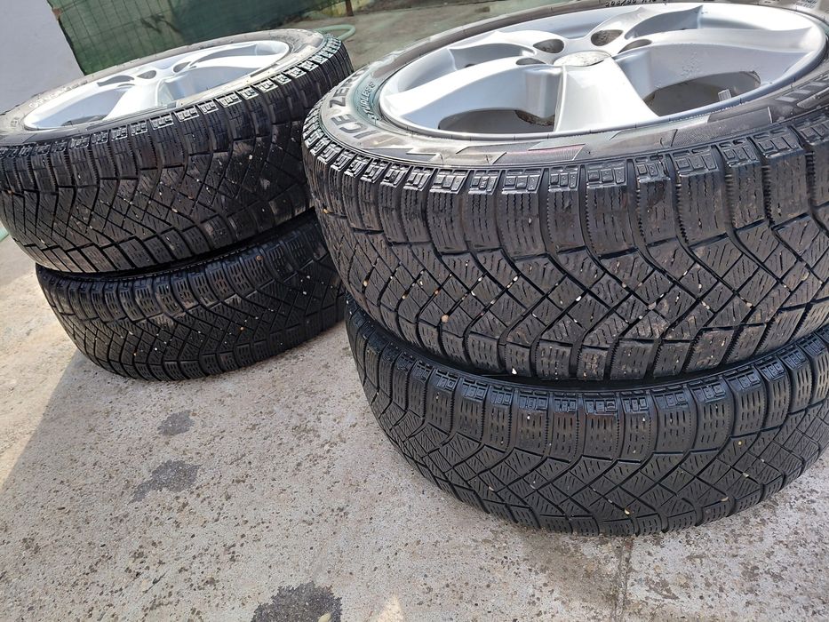 Jante FORD  + cauciucuri în perfectă stare 205 55 r16