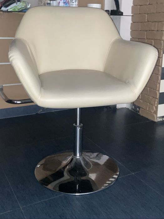 Фризьорски стол с хидравлика