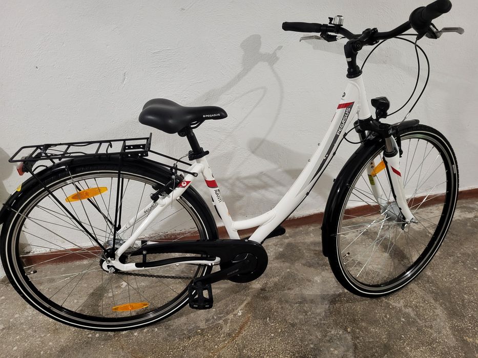 Bicicleta dama marca Pegasus,roti pe 28 inch