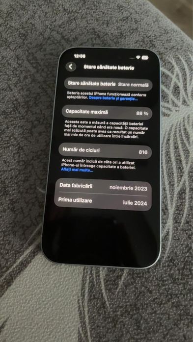 Vand iphone 15 simplu