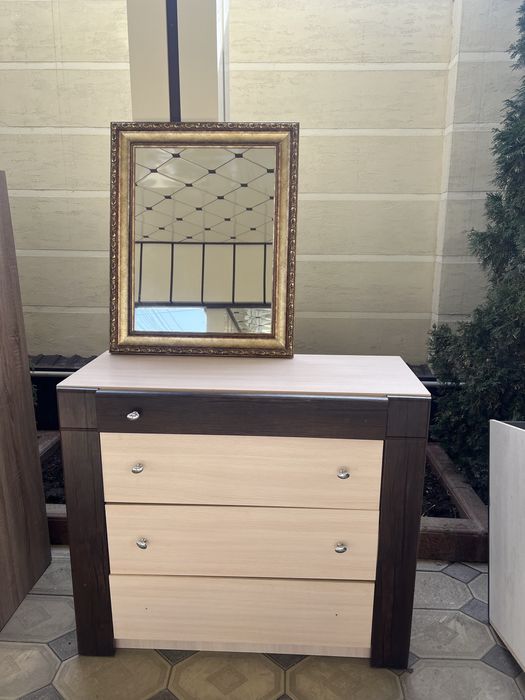 Комод с зеркалом