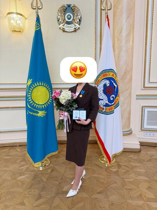 Костюм с юбкой .