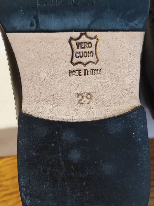 Продам детские туфли.