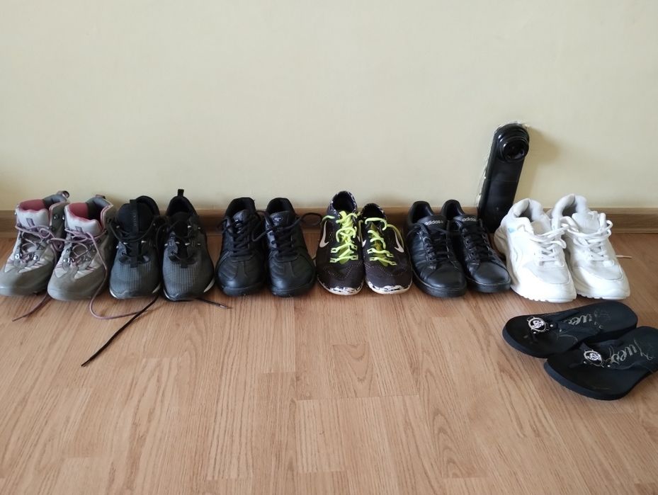 Продавам маратонки няколко размера