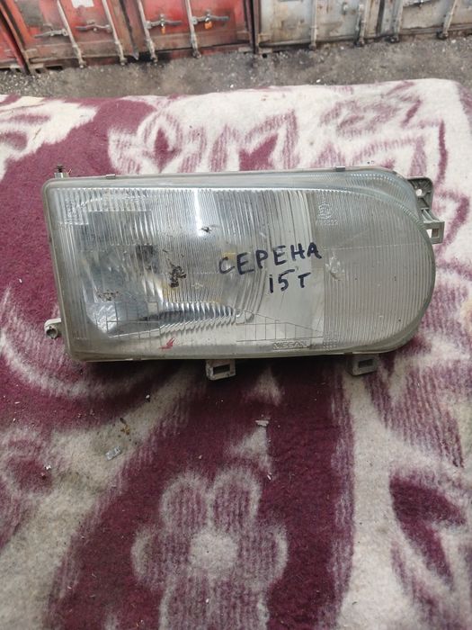 Фара Нисан Серена