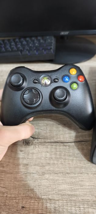 Vand XBOX 360 E cu 10 jocuri