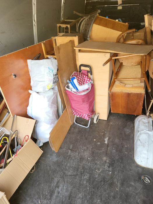 Servicii Debarasare mobilier si transport marfa