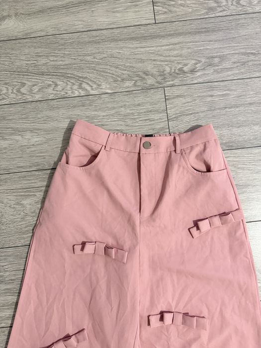 Pantaloni evazati