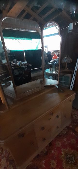 Comodă cu oglinzi