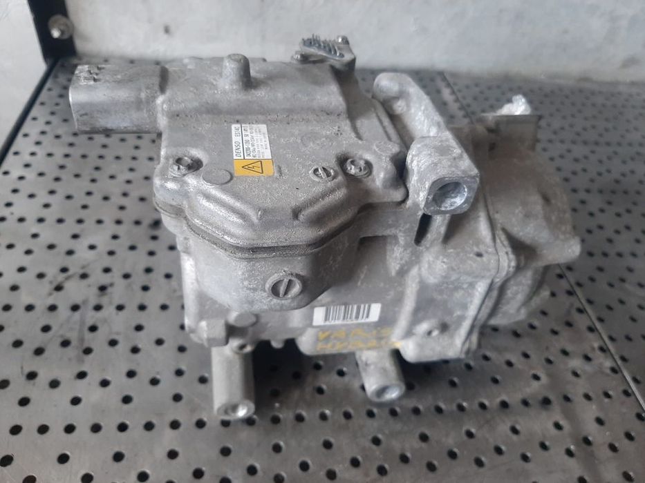 compresor clima ac  cu mufa defecta  x1n2 1.5 b toyota yaris 3 hybrid p92 2017 042200-1350