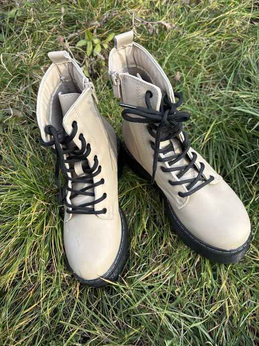 Продам ботинки женские.