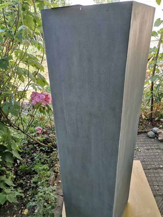 Дизайнерска саксия YANG сива