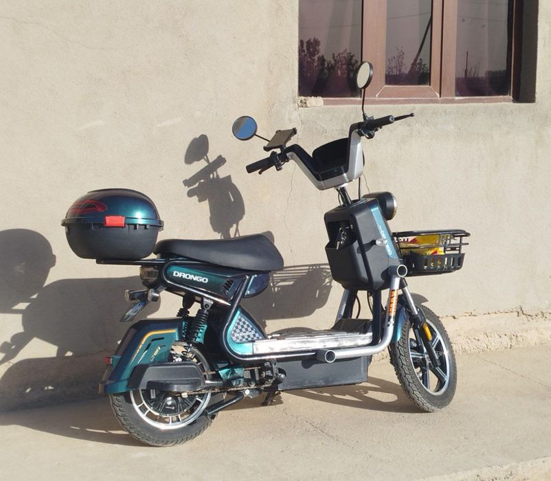 Drongo skuter sotiladi