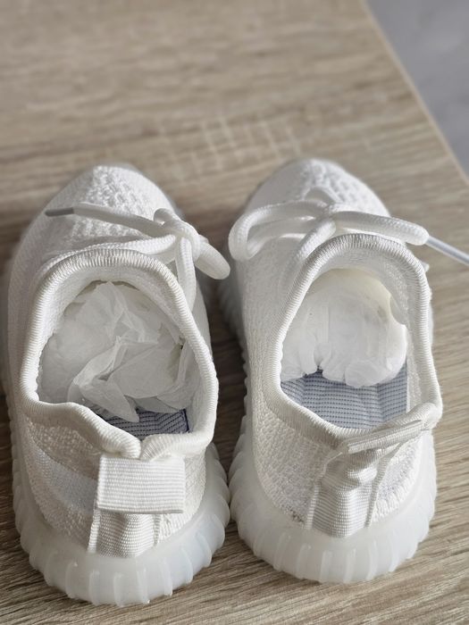 Adidasi Baby Yeezy - 23