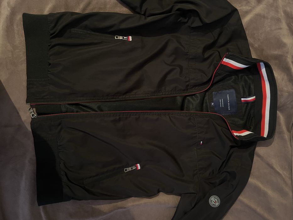 Продам ветровку Tommy hilfiger