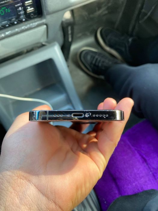 Iphone 12 pro aybi yoq