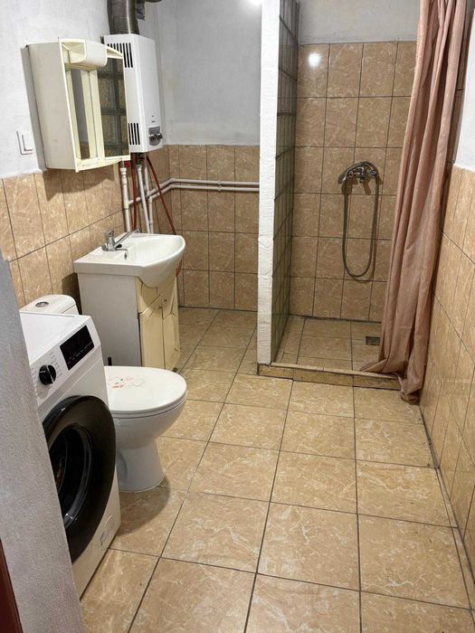 Casă tradițională cu curte mare și șură, în localitatea Cut, județul Alba