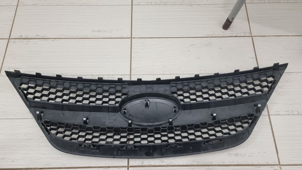 Решётка радиатор лада ларгус