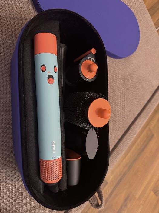 Vând Dyson Airwrap i.d. Straight + Wavy