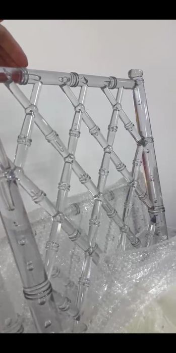 Продается прозрачный стулья