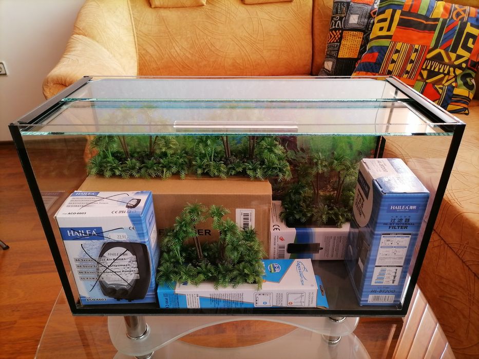 Аквариум с оборудване