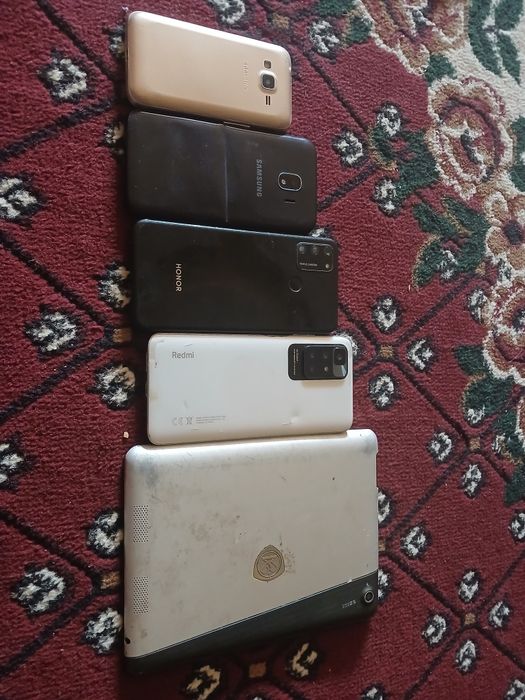 Sotiladi bir yarim milionga yoki abmen ishlab turgan telefonga