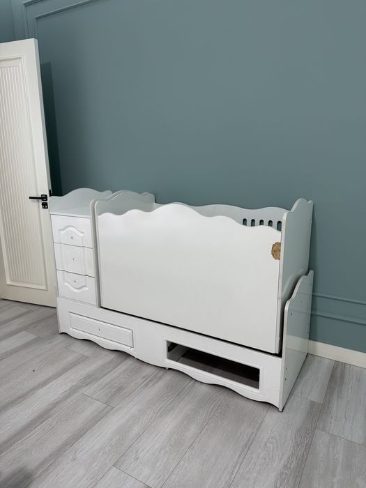 Детский комплект мебели Chicco - шкаф + кроватка