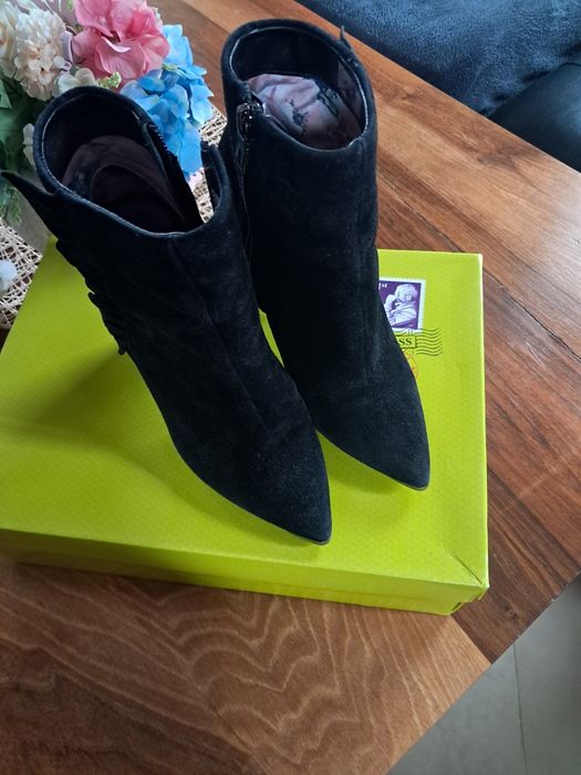 Ghete ted baker marimea 35