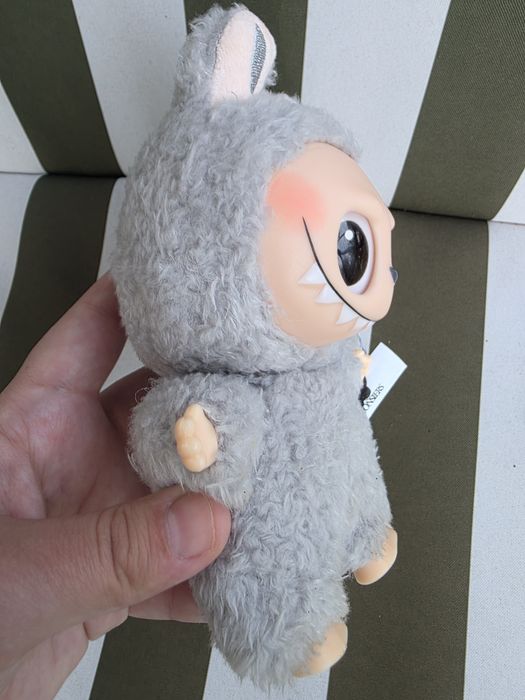 Лабубу чисто ново но е без кутията