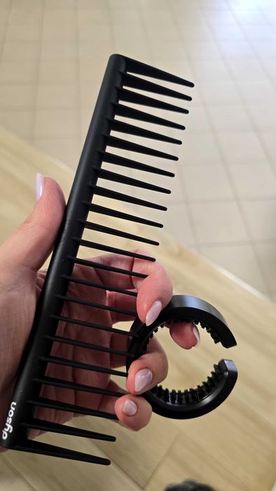 Продавам Dyson Airwrap Multi Styler (модел HS05) в отлично състояние