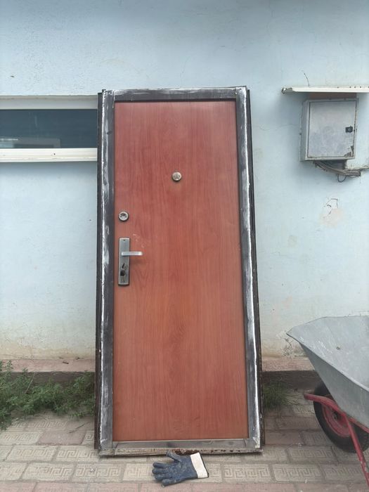 Продам дверь есик