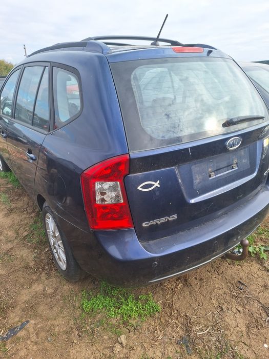 Dezmembrez kia carens 2.0 crdi