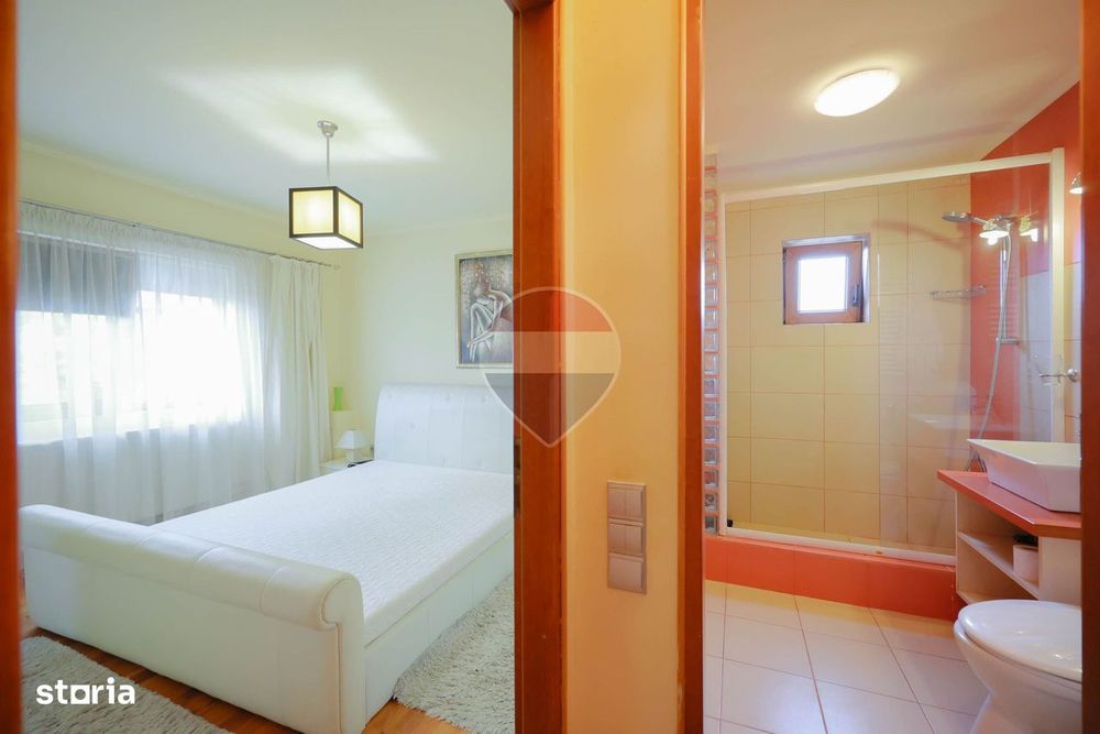 De vânzare apartament cu 3 camere, în zona Decebal