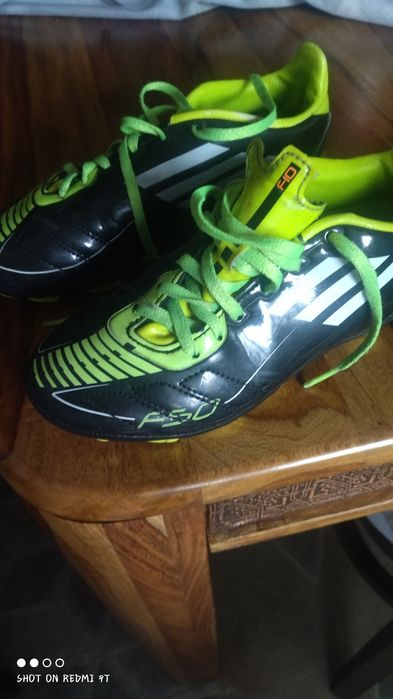Футболни обувки Адидас