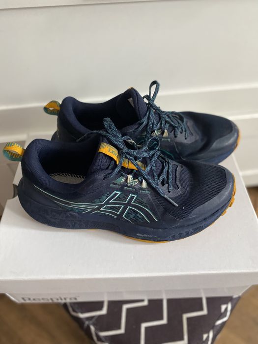 Маратонки Asics-40 и 41 номер