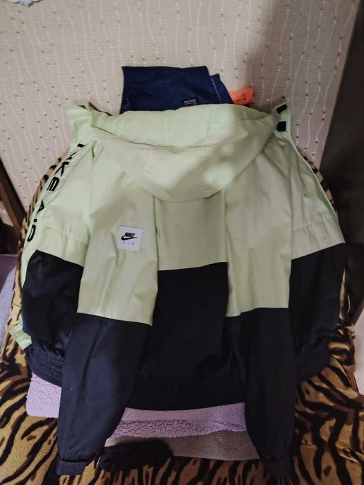 Ветровка Nike (M)