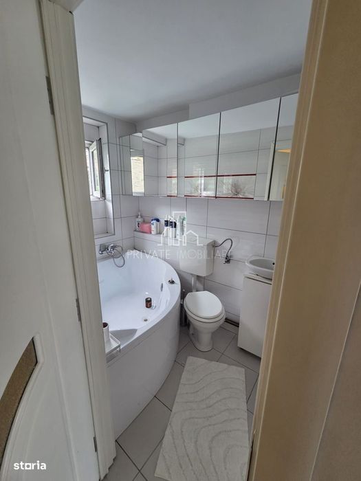 Casa renovata, 3 camere, 2 bai, Zona Centrală