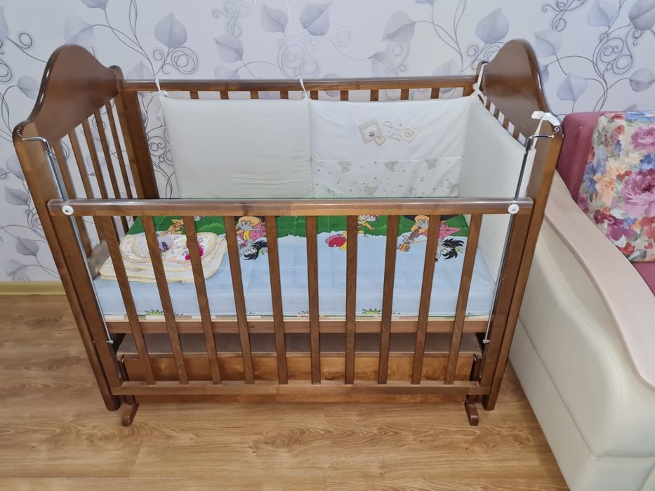 Продам детскую кроватку