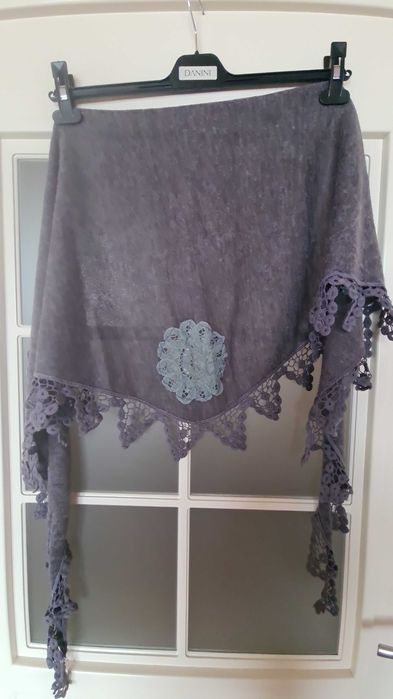 Подарявам сив дамски шал