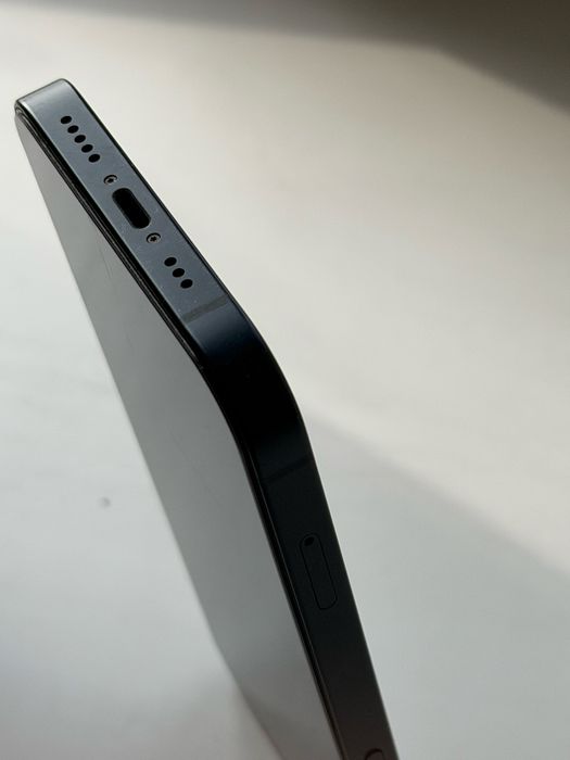 Продам Айфон 13.